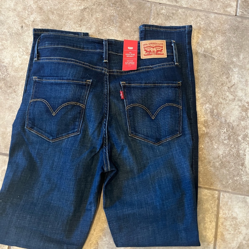 Brand new women’s Levi’s - Picture 5 of 6